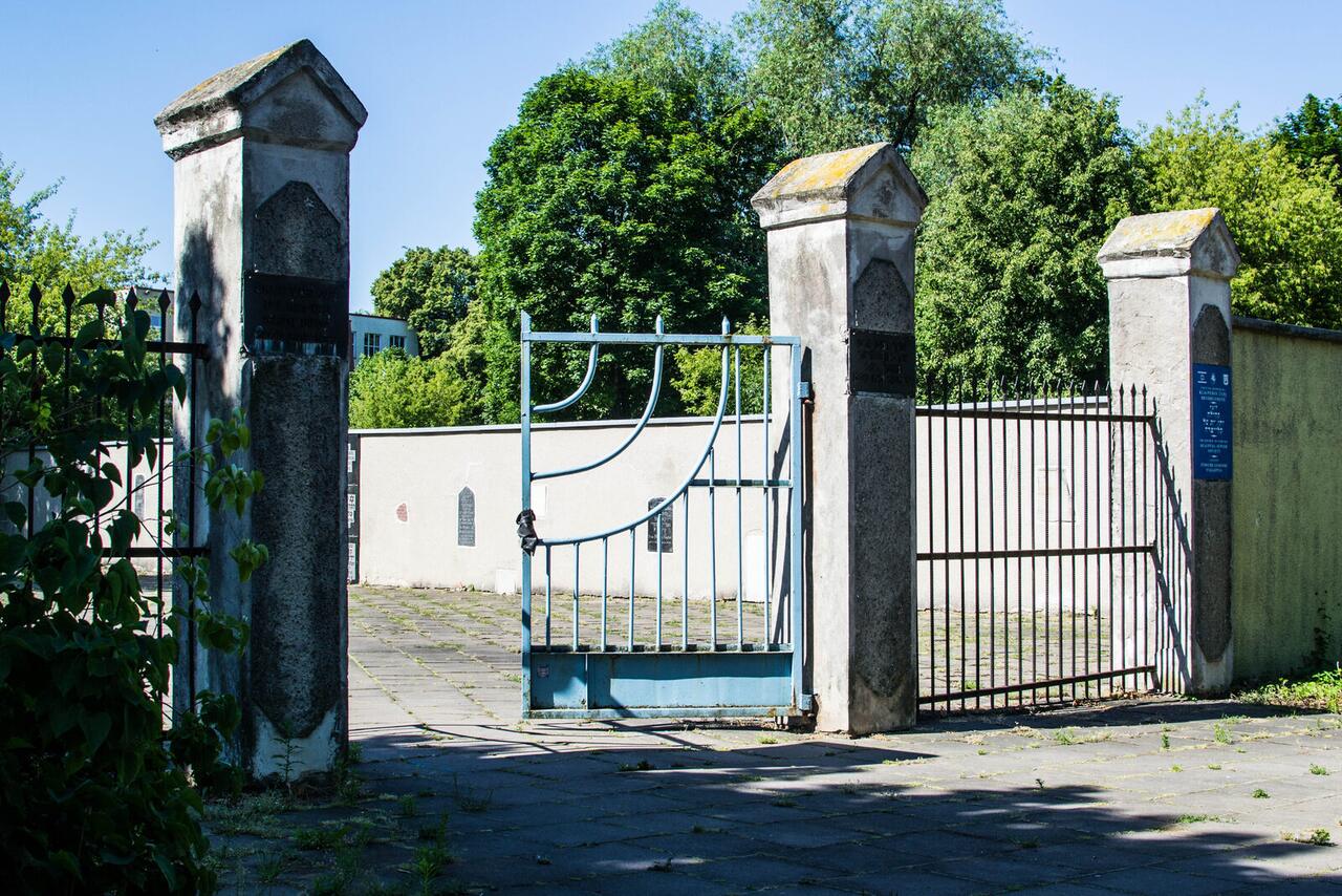 Kapinių vartai iš arti